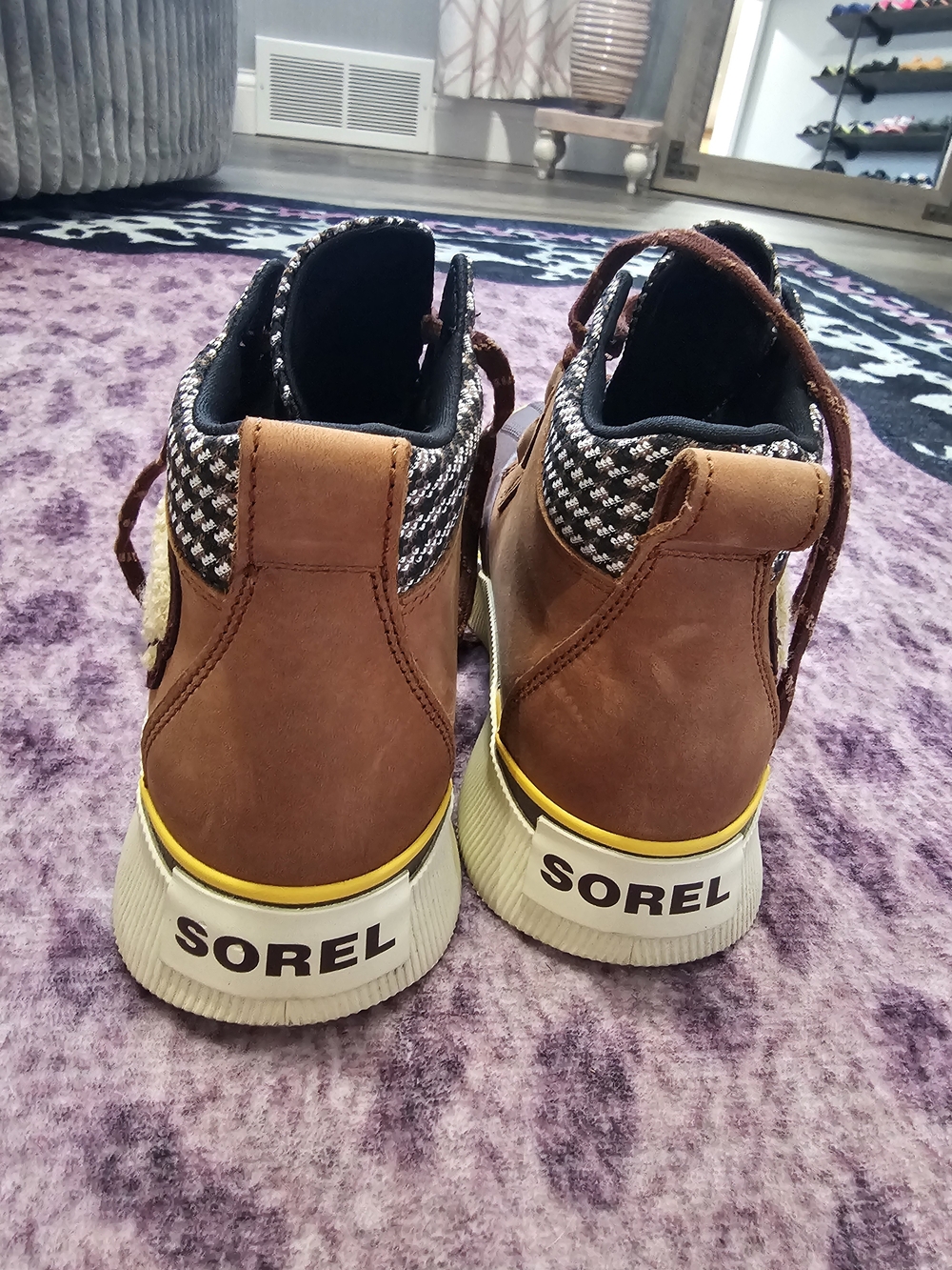 Sorel Womens Brown  High-Top Boots with Polar Bear Patch - Picture 2 of 3